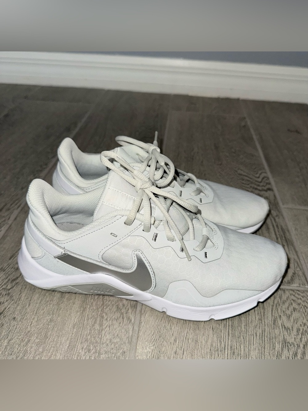 Nike Legend Essential 2 Photon Dust Metallic Silver Shoes CQ9545-012 Womens 8.5M